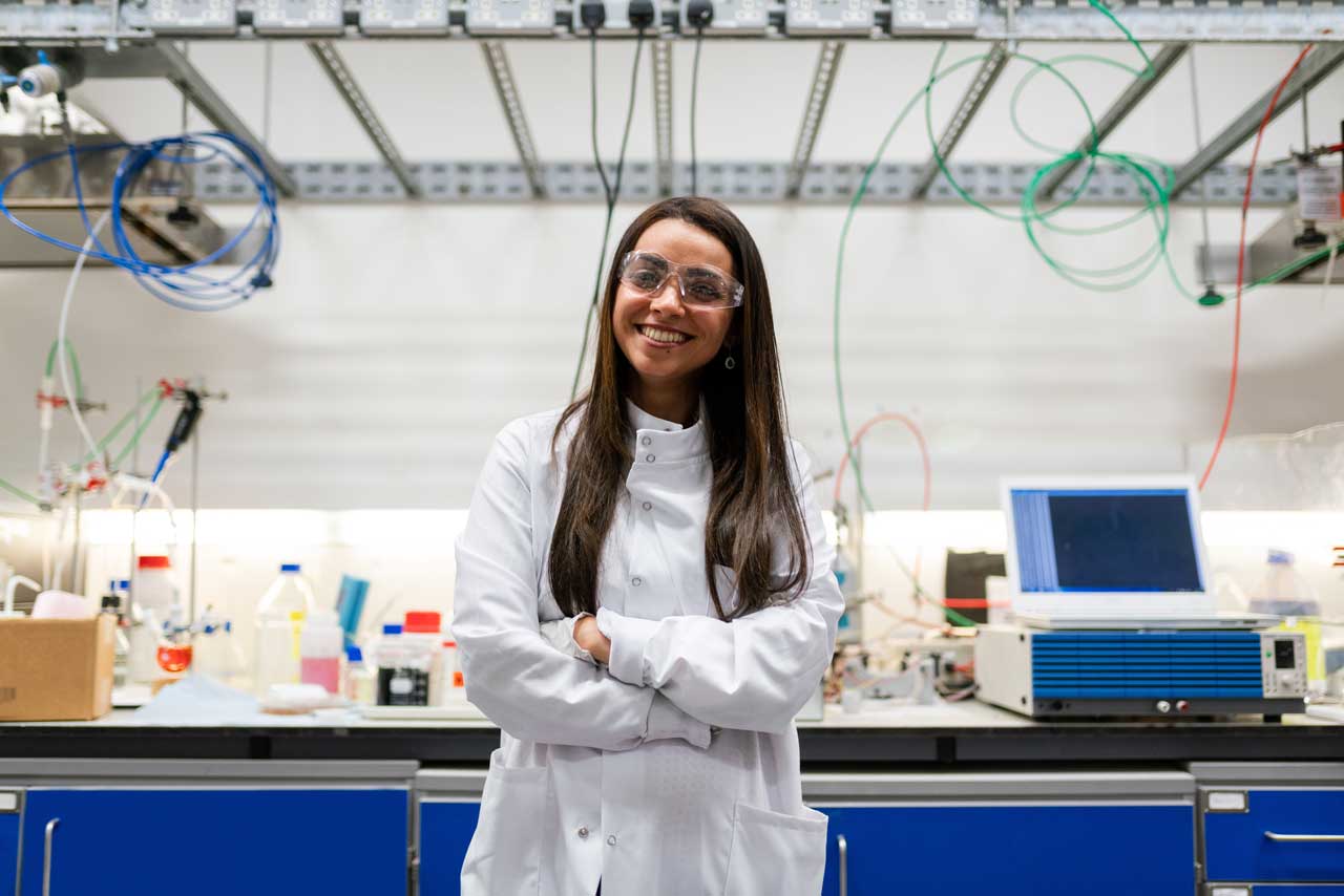 A smiling scientist inside a laboratorium